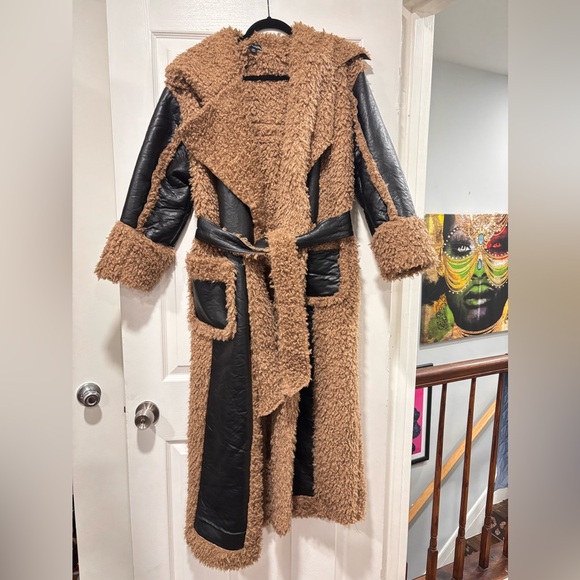 Pretty Little Thing BLACK FAUX SHEARLING TRIM FAUX LEATHER MAXI TRENCH COAT - Picture 2 of 8